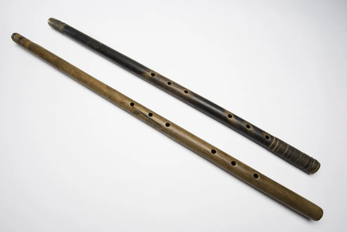 A-14550 and 51, 620–670 CE (Common Era=AD). Length: 68.5 cm, diameter: 2.8 cm.