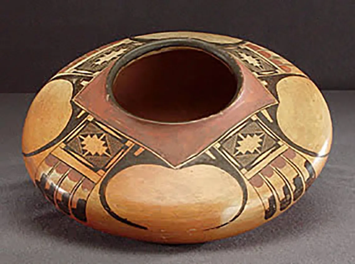 Polychrome jar with abstracted eagle motifs, around 1900-1910. ASM e-8996.